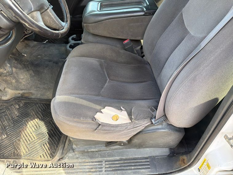 image for item FK3009 2006 GMC Sierra 2500HD Crew Cab pickup truck