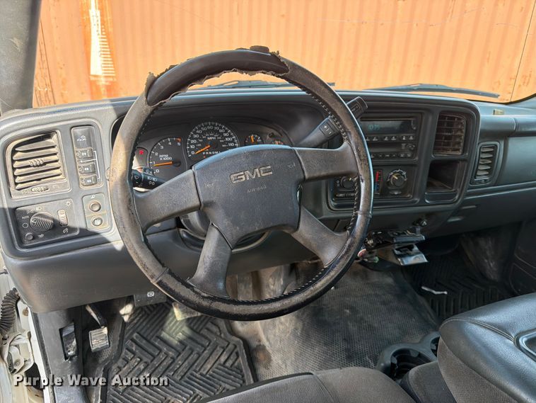 image for item FK3009 2006 GMC Sierra 2500HD Crew Cab pickup truck