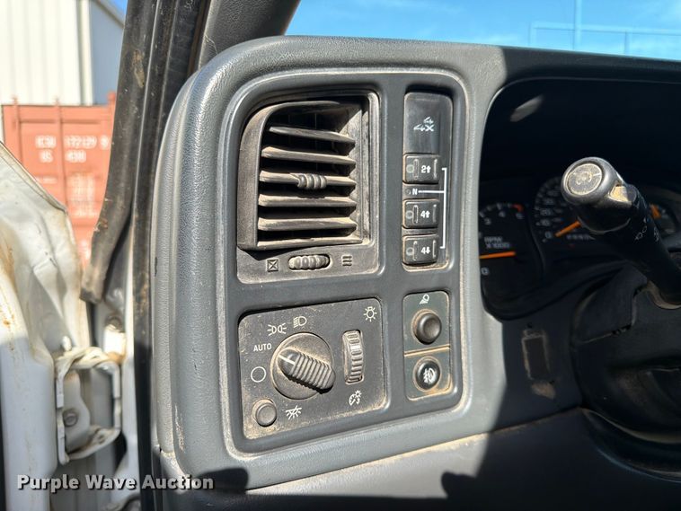 image for item FK3009 2006 GMC Sierra 2500HD Crew Cab pickup truck