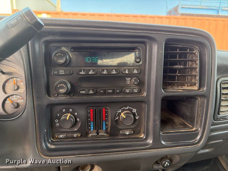 image for item FK3009 2006 GMC Sierra 2500HD Crew Cab pickup truck
