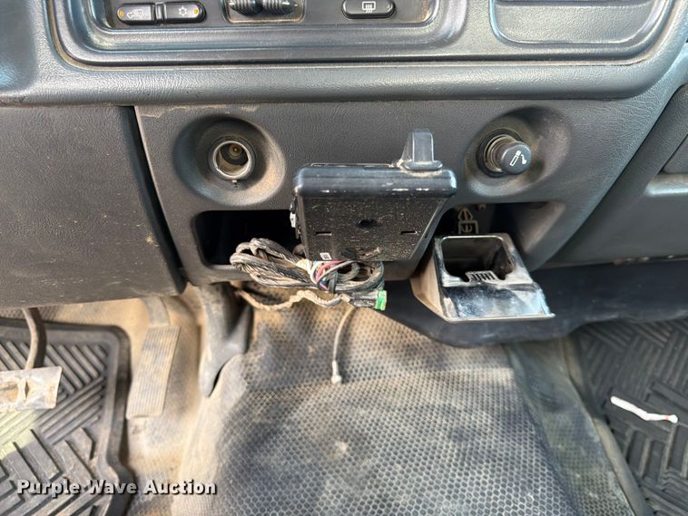 image for item FK3009 2006 GMC Sierra 2500HD Crew Cab pickup truck