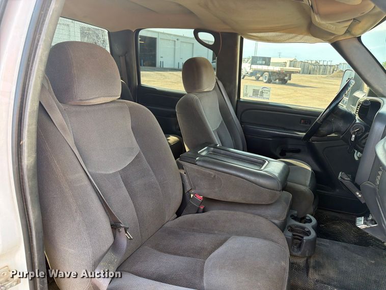 image for item FK3009 2006 GMC Sierra 2500HD Crew Cab pickup truck