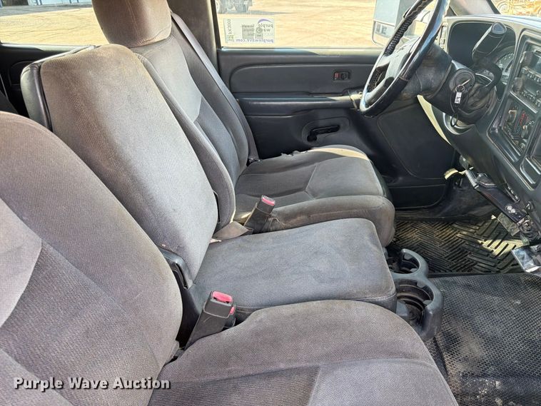 image for item FK3009 2006 GMC Sierra 2500HD Crew Cab pickup truck