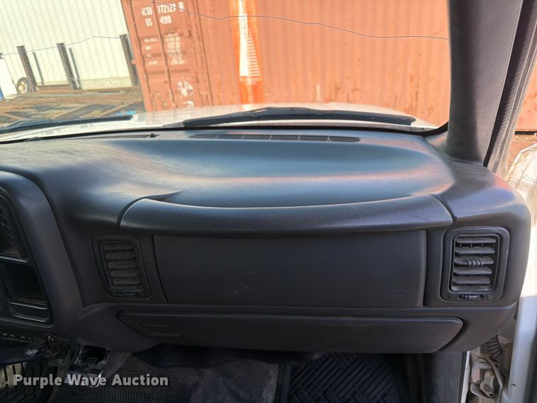 image for item FK3009 2006 GMC Sierra 2500HD Crew Cab pickup truck
