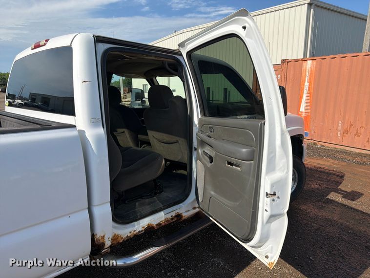 image for item FK3009 2006 GMC Sierra 2500HD Crew Cab pickup truck