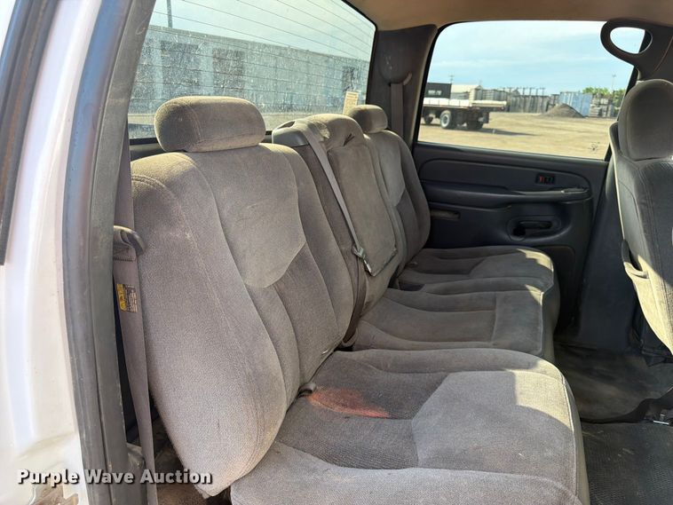 image for item FK3009 2006 GMC Sierra 2500HD Crew Cab pickup truck
