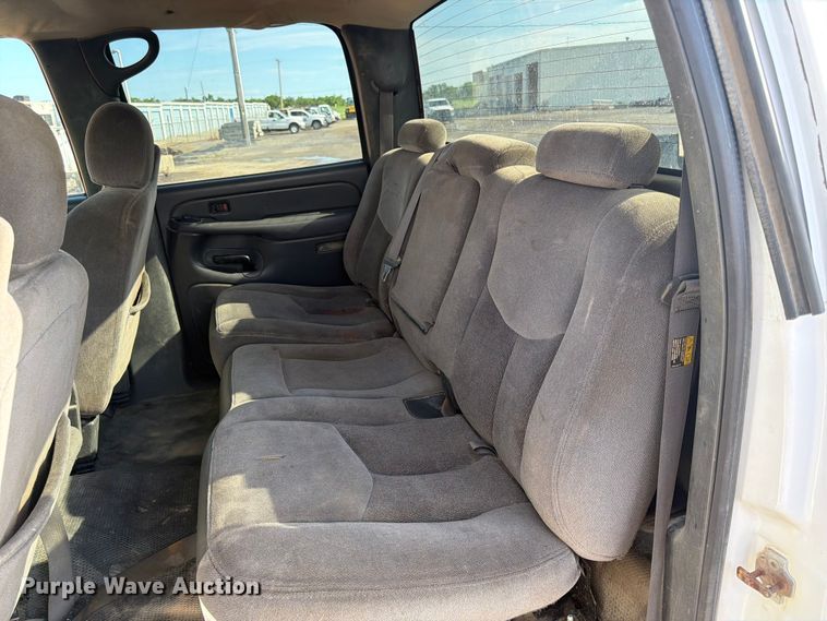 image for item FK3009 2006 GMC Sierra 2500HD Crew Cab pickup truck