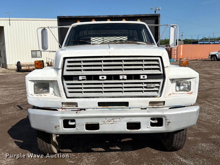 image for item FK3012 1982 Ford F700 flatbed truck