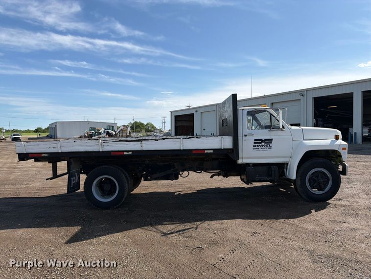 image for item FK3012 1982 Ford F700 flatbed truck