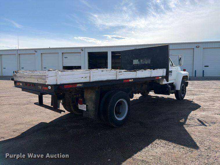 image for item FK3012 1982 Ford F700 flatbed truck