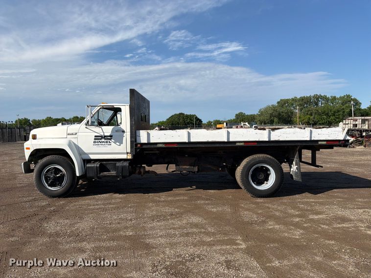 image for item FK3012 1982 Ford F700 flatbed truck