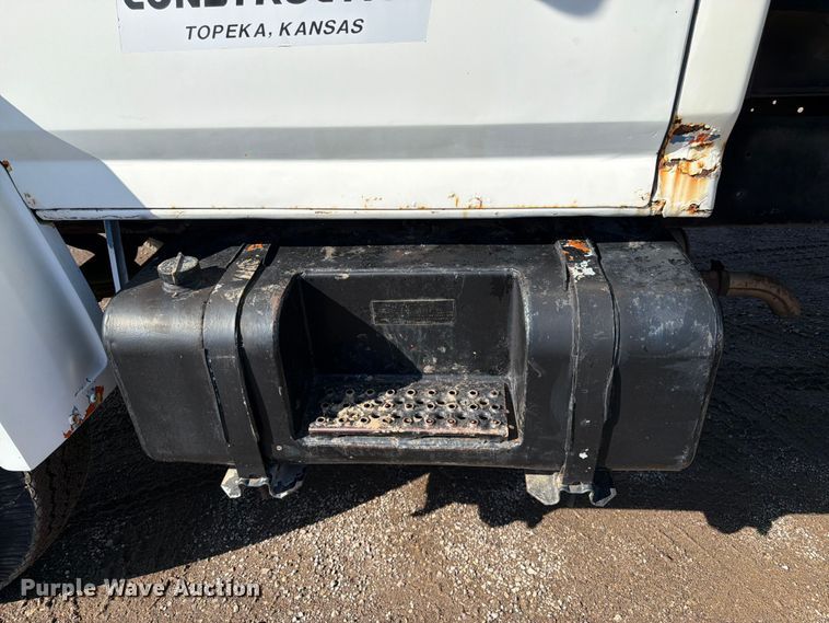 image for item FK3012 1982 Ford F700 flatbed truck