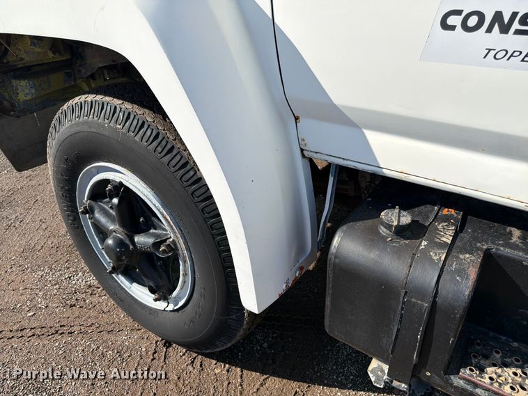 image for item FK3012 1982 Ford F700 flatbed truck