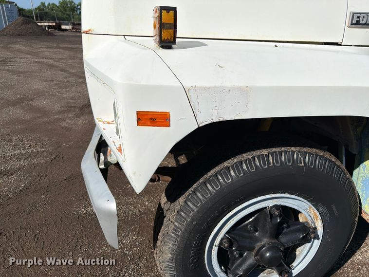 image for item FK3012 1982 Ford F700 flatbed truck