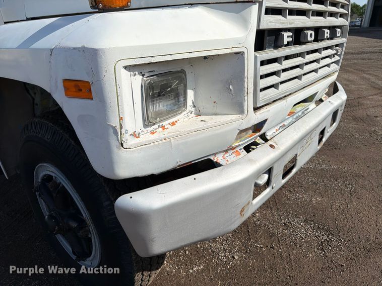 image for item FK3012 1982 Ford F700 flatbed truck