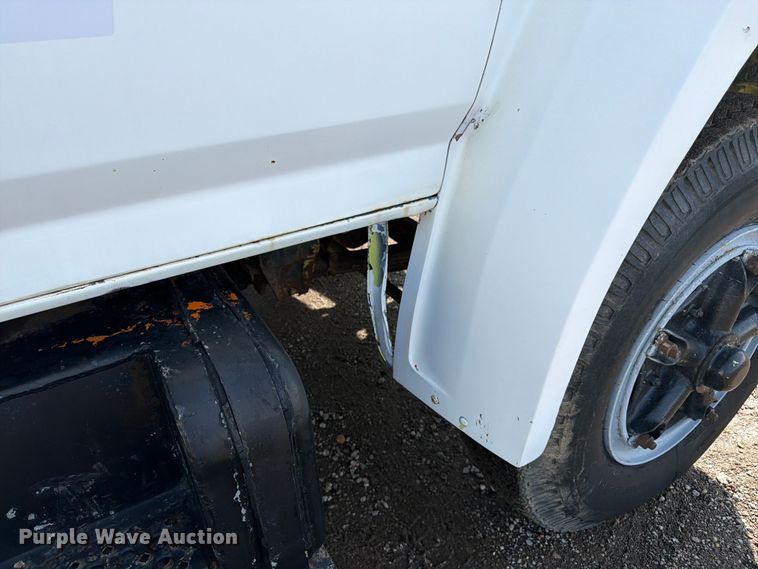 image for item FK3012 1982 Ford F700 flatbed truck