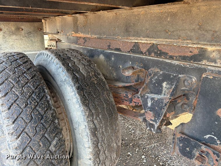 image for item FK3012 1982 Ford F700 flatbed truck