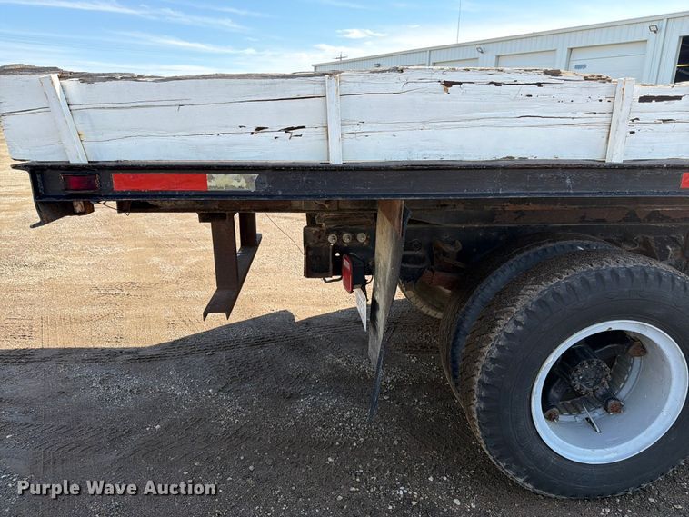 image for item FK3012 1982 Ford F700 flatbed truck