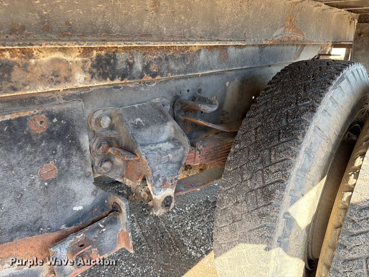 image for item FK3012 1982 Ford F700 flatbed truck