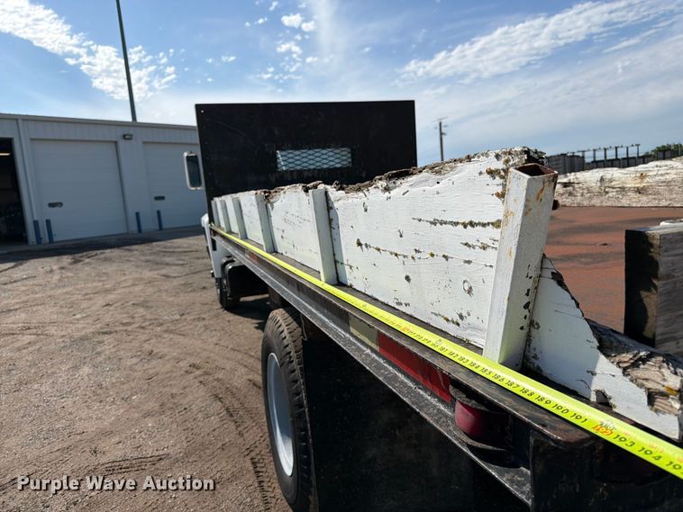 image for item FK3012 1982 Ford F700 flatbed truck