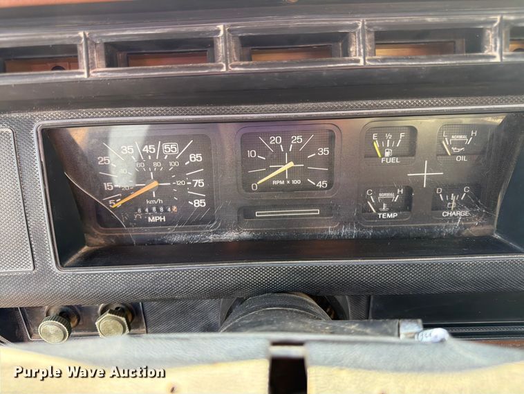 image for item FK3012 1982 Ford F700 flatbed truck