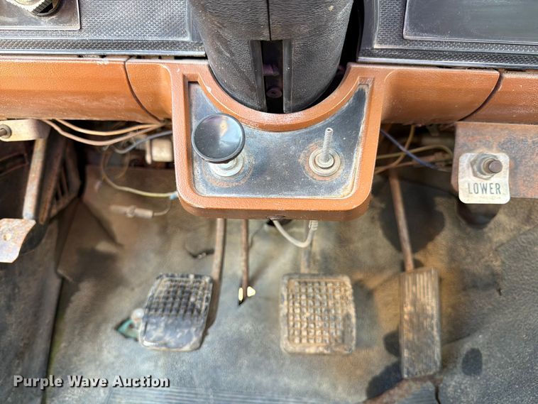 image for item FK3012 1982 Ford F700 flatbed truck