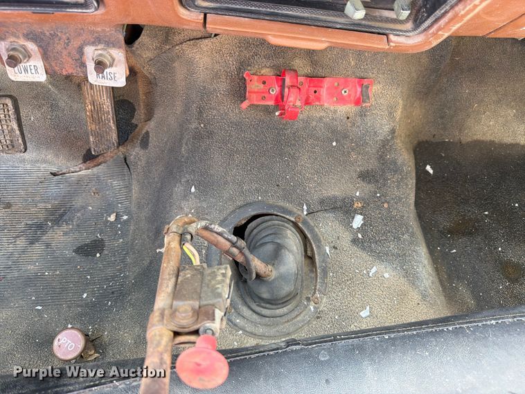 image for item FK3012 1982 Ford F700 flatbed truck