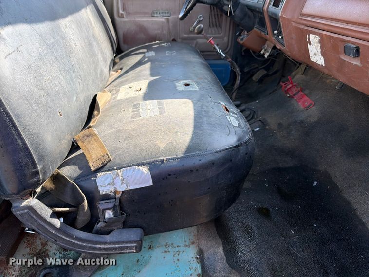 image for item FK3012 1982 Ford F700 flatbed truck