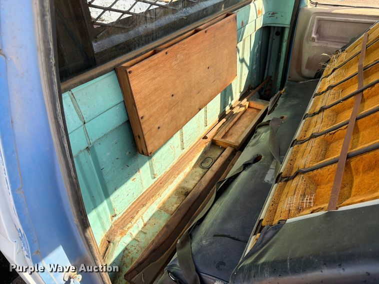 image for item FK3012 1982 Ford F700 flatbed truck