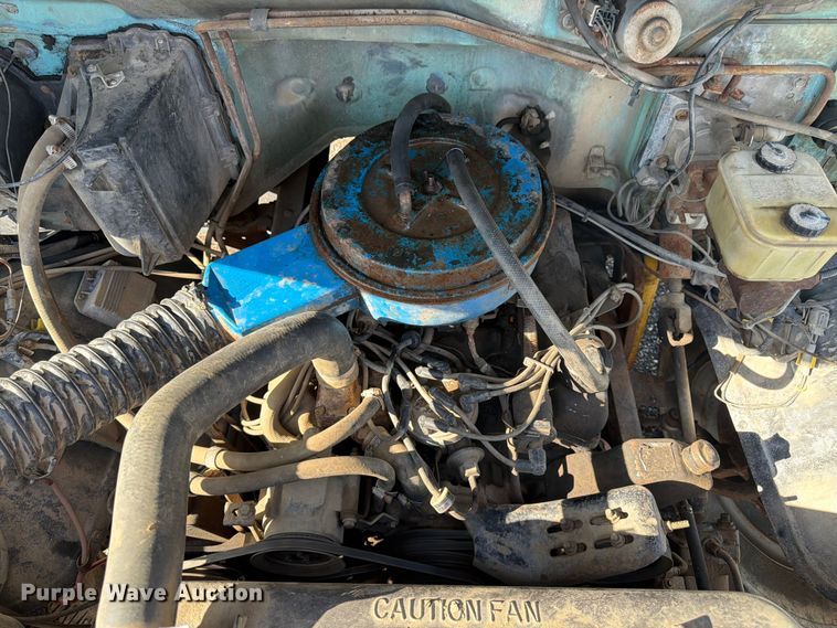 image for item FK3012 1982 Ford F700 flatbed truck