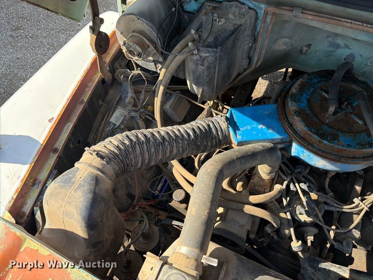 image for item FK3012 1982 Ford F700 flatbed truck