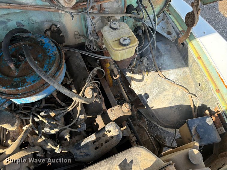 image for item FK3012 1982 Ford F700 flatbed truck