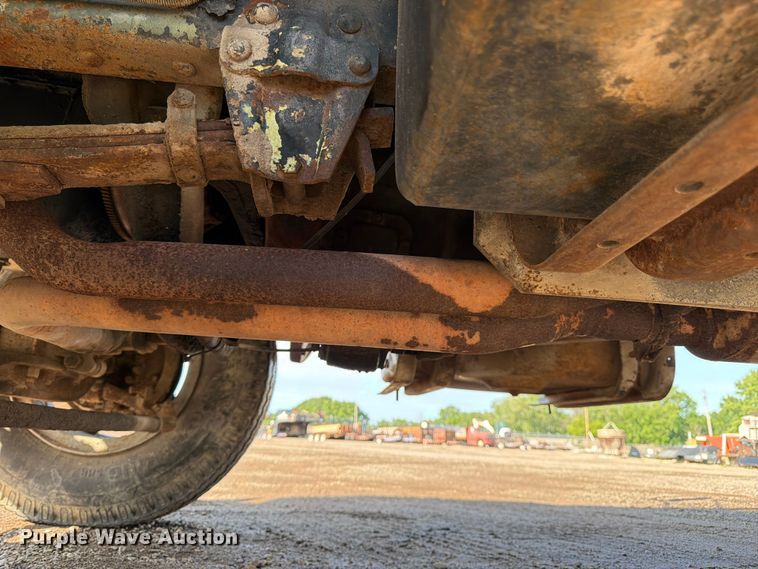 image for item FK3012 1982 Ford F700 flatbed truck