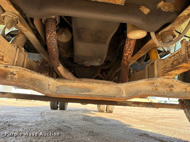 image for item FK3012 1982 Ford F700 flatbed truck