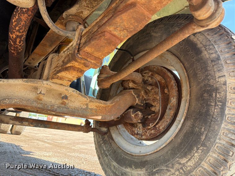 image for item FK3012 1982 Ford F700 flatbed truck