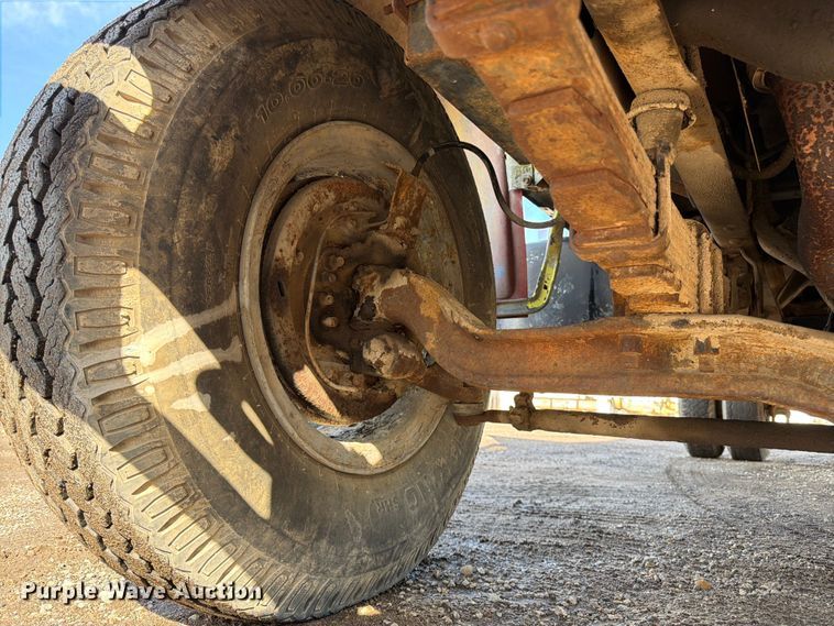 image for item FK3012 1982 Ford F700 flatbed truck