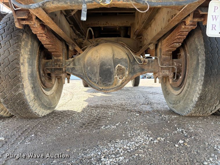 image for item FK3012 1982 Ford F700 flatbed truck