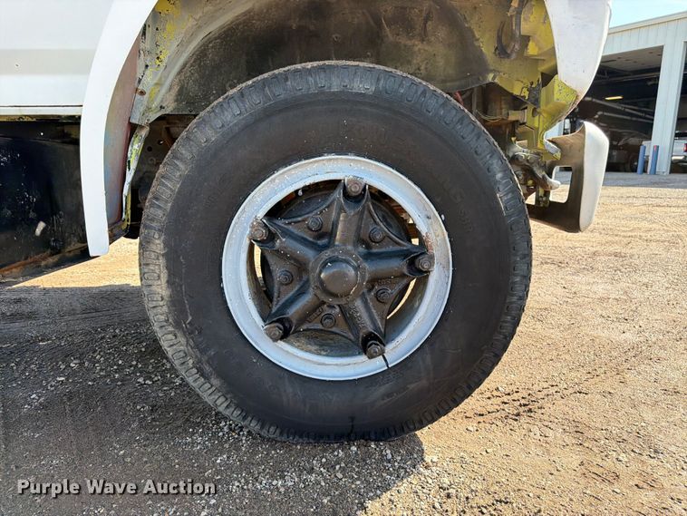 image for item FK3012 1982 Ford F700 flatbed truck