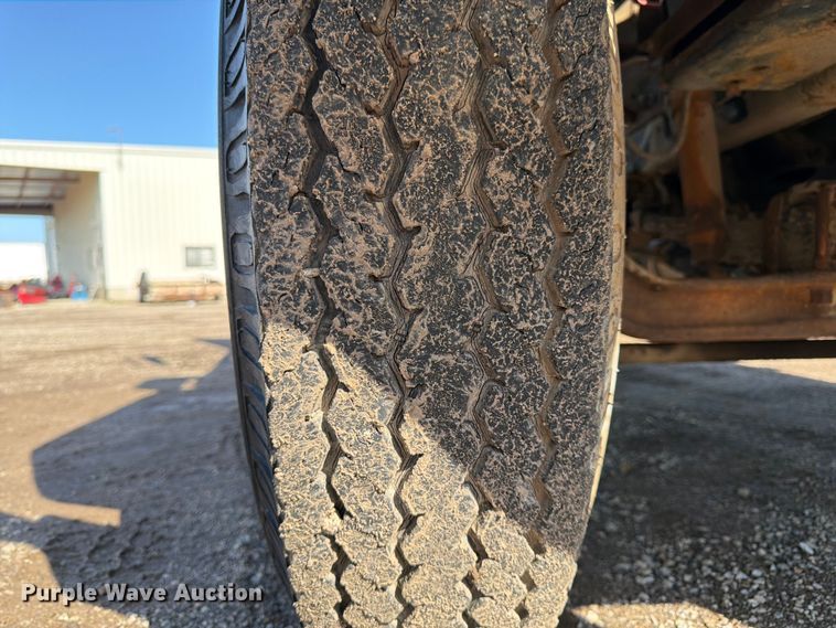image for item FK3012 1982 Ford F700 flatbed truck