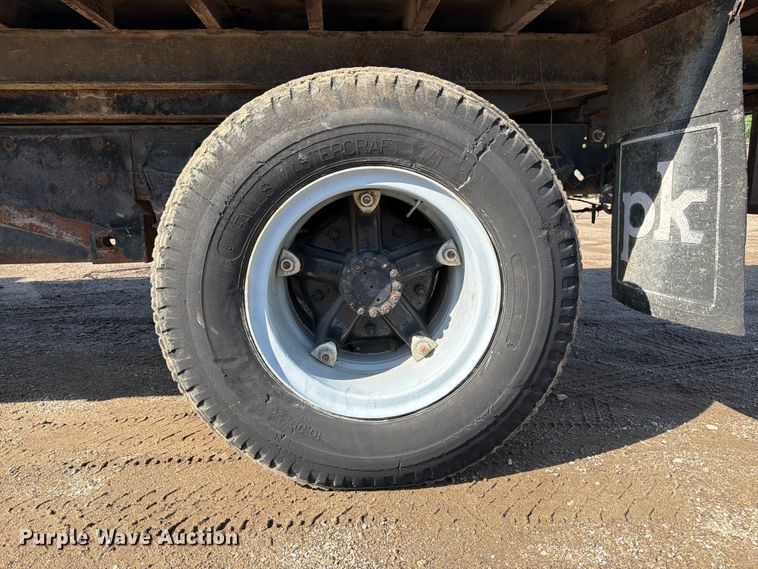 image for item FK3012 1982 Ford F700 flatbed truck