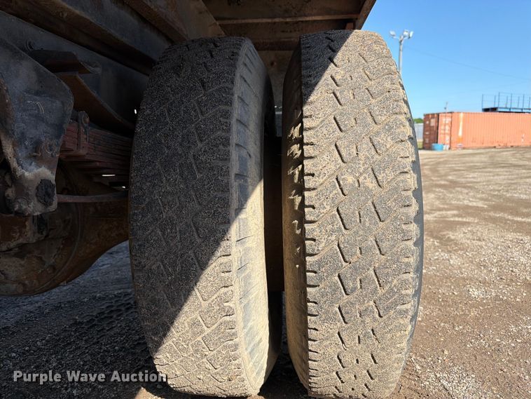 image for item FK3012 1982 Ford F700 flatbed truck