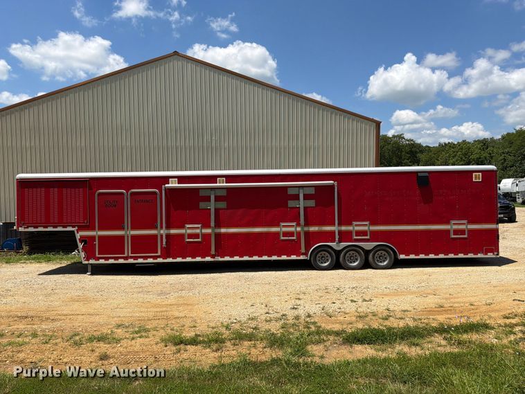 image for item FK3154 2003 Wells Cargo CVG5039 enclosed cargo trailer