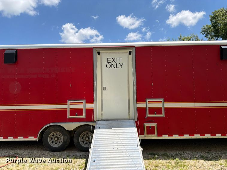 image for item FK3154 2003 Wells Cargo CVG5039 enclosed cargo trailer
