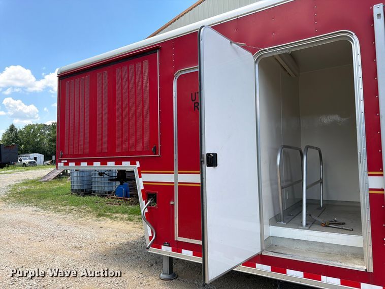 image for item FK3154 2003 Wells Cargo CVG5039 enclosed cargo trailer