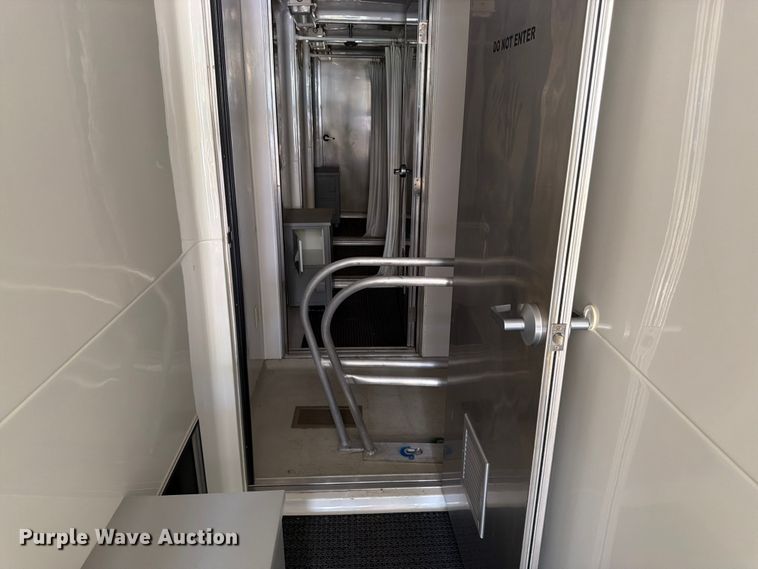 image for item FK3154 2003 Wells Cargo CVG5039 enclosed cargo trailer