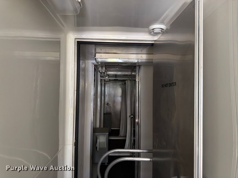 image for item FK3154 2003 Wells Cargo CVG5039 enclosed cargo trailer