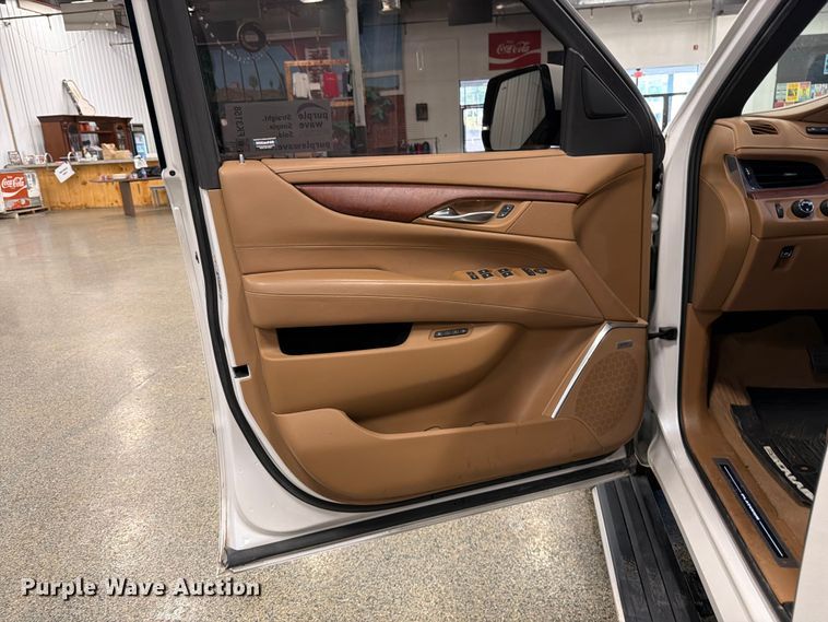 image for item FK3158 2017 Cadillac Escalade SUV