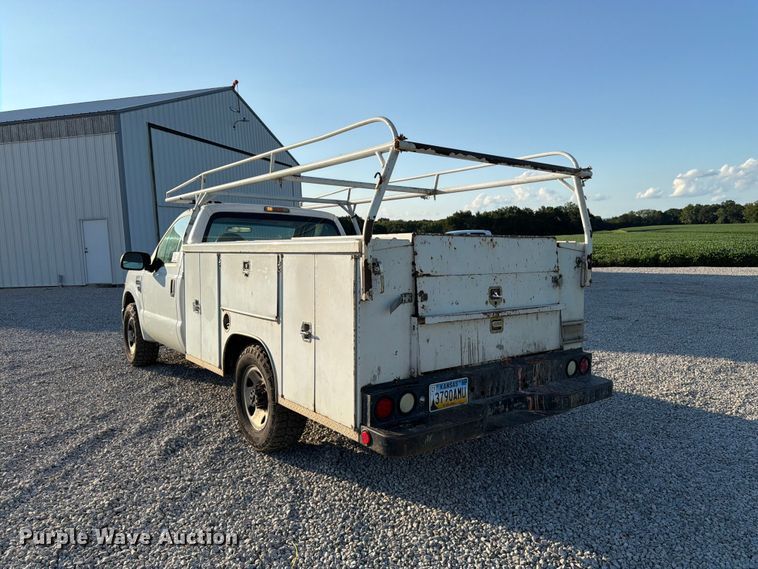 image for item FK3179 2008 Ford F250 Super Duty XL utility bed pickup truck