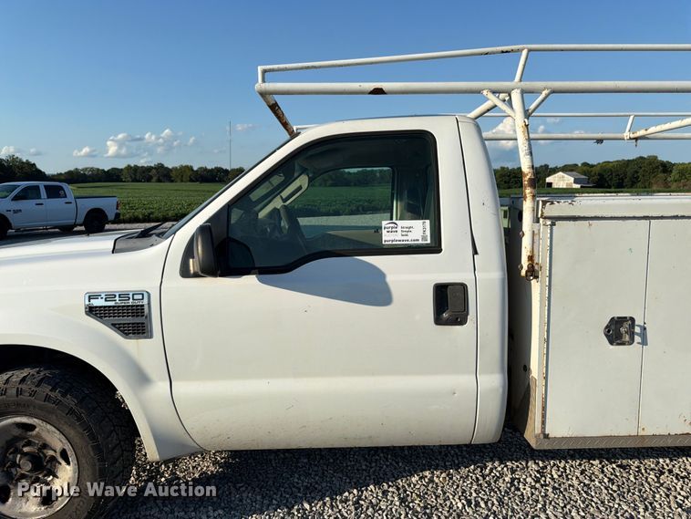 image for item FK3179 2008 Ford F250 Super Duty XL utility bed pickup truck