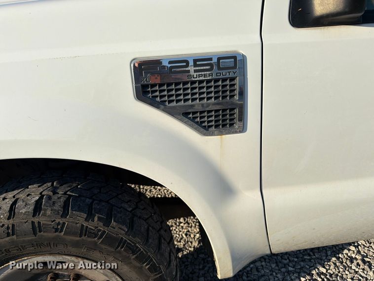 image for item FK3179 2008 Ford F250 Super Duty XL utility bed pickup truck